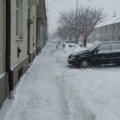 Sníh na chodníku